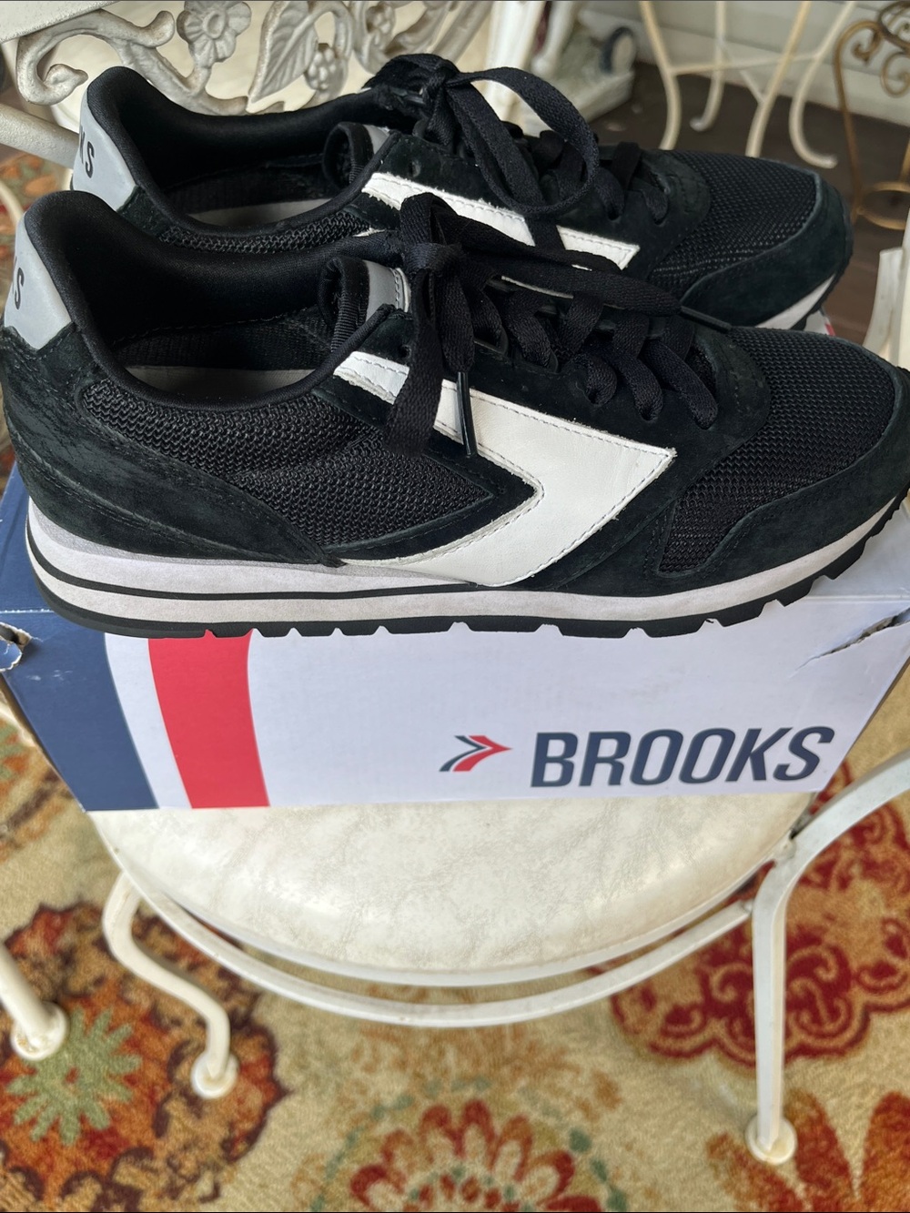 Brooks women's Chariot sneaker size 8-1/2
